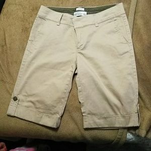 Adorable kakie shorts. Old Navy size8